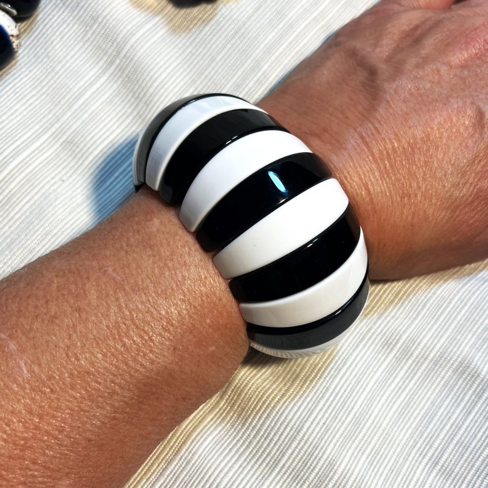 3 High Fashion Chunky Bracelets - Picture 4 of 8